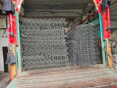 Chain link mesh/ Barbed wire/ Razor wire/ Weld mesh/ Hesco bags