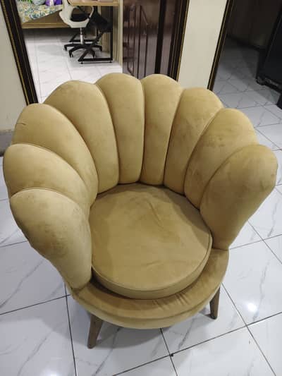 Luxury Velvet Shell Accent Chair – Mustard Yellow | Excellent Conditio