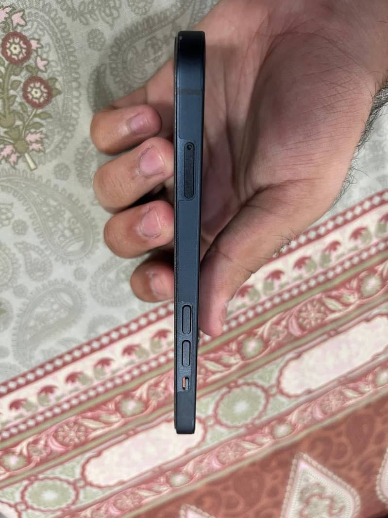 Apple iPhone 13 2