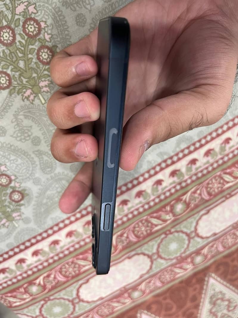 Apple iPhone 13 4