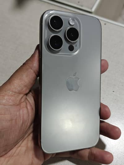Apple iPhone 15 Pro titanium jv