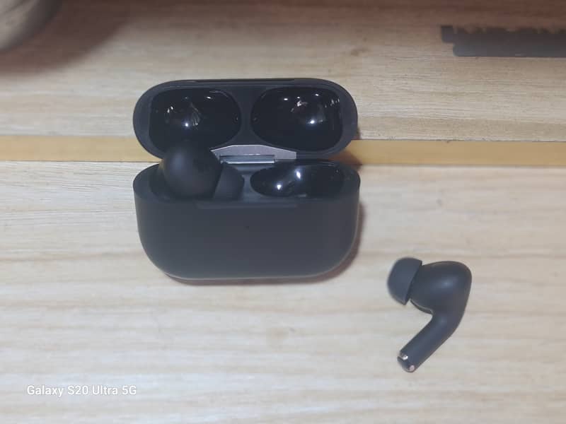 Ear buds 0