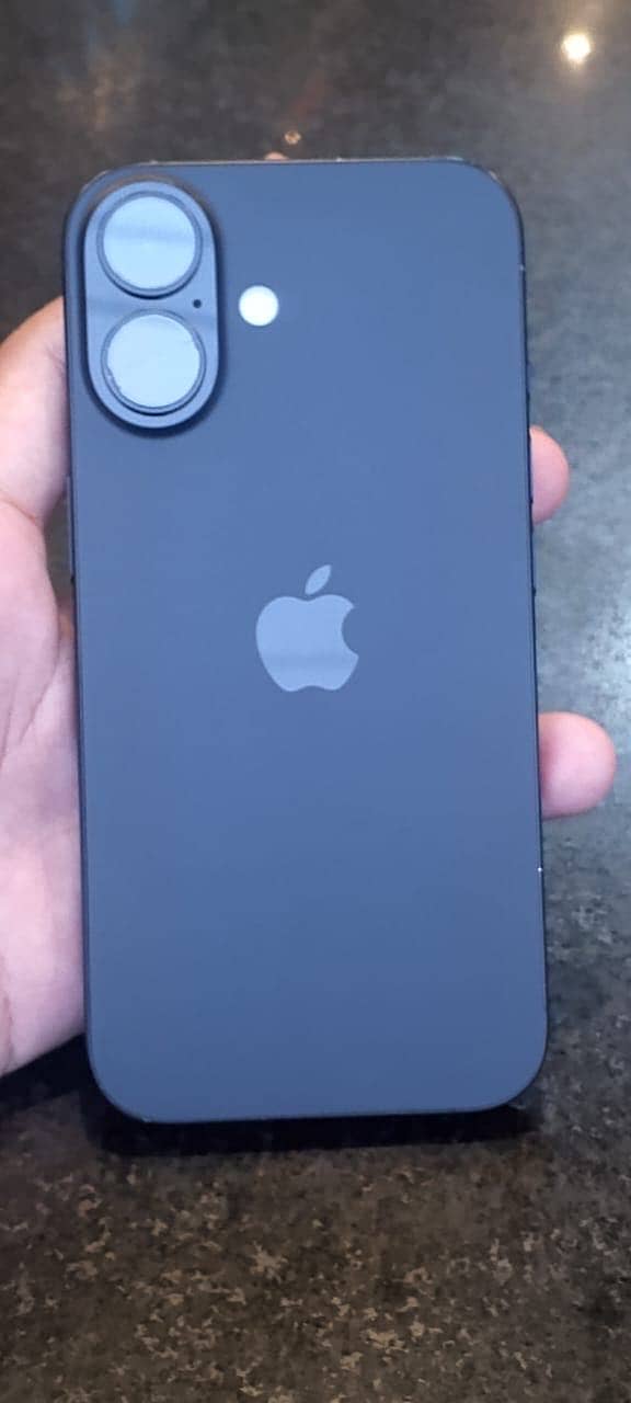 Apple iPhone 16 0