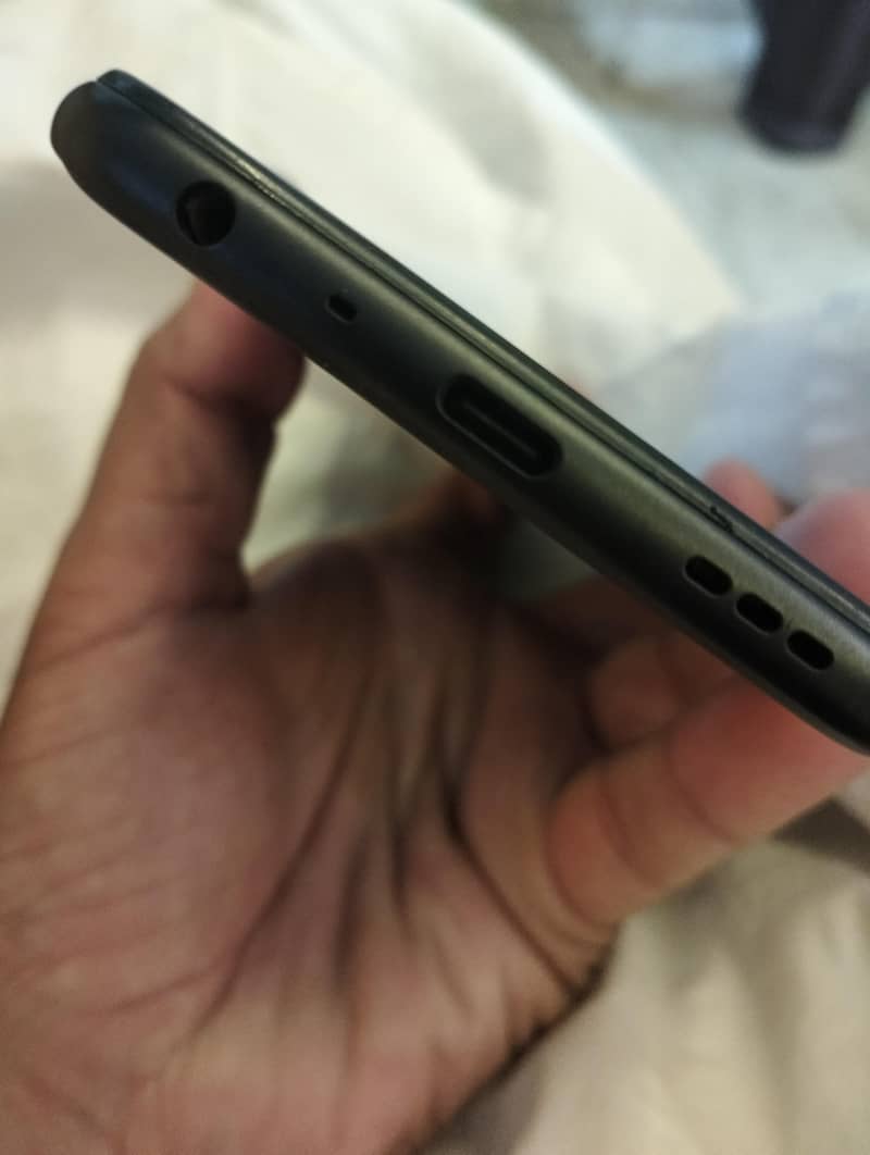 OPPO A76 1