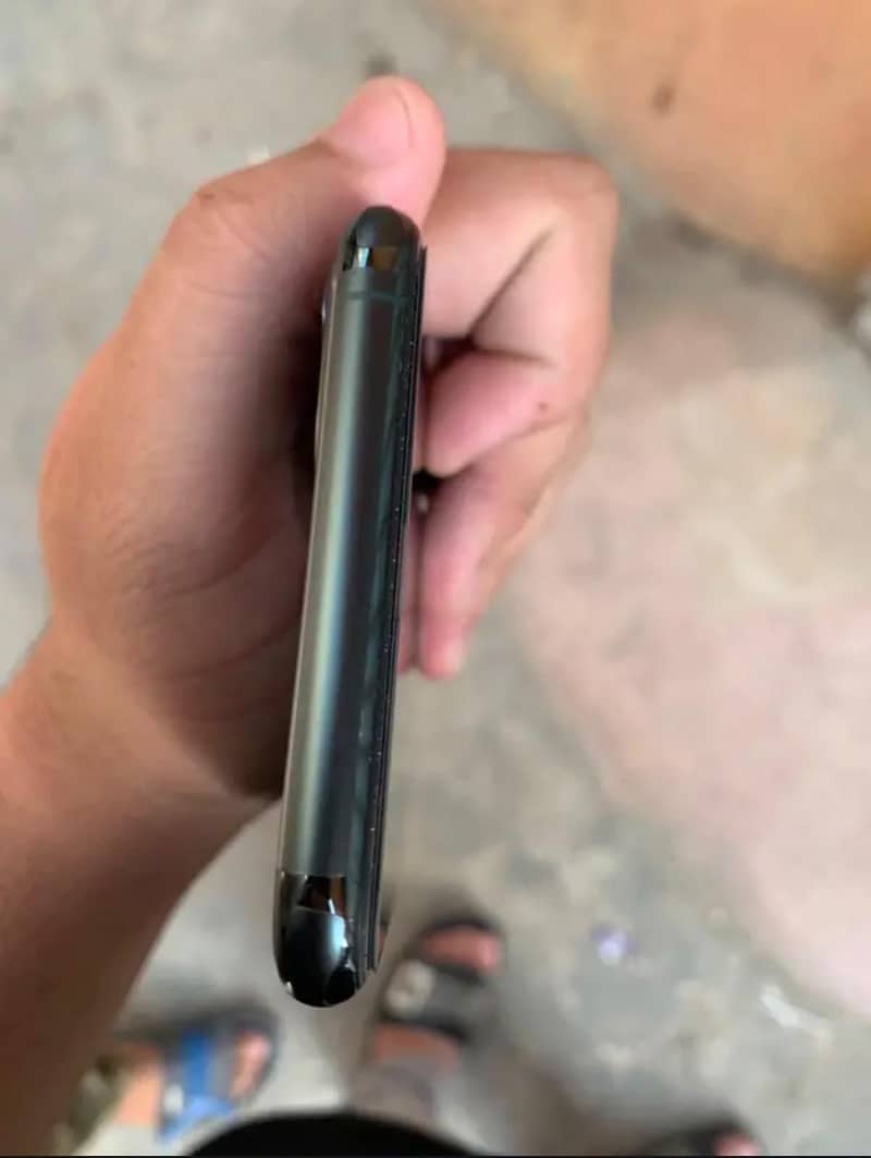 Apple iPhone 11 Pro Max 4