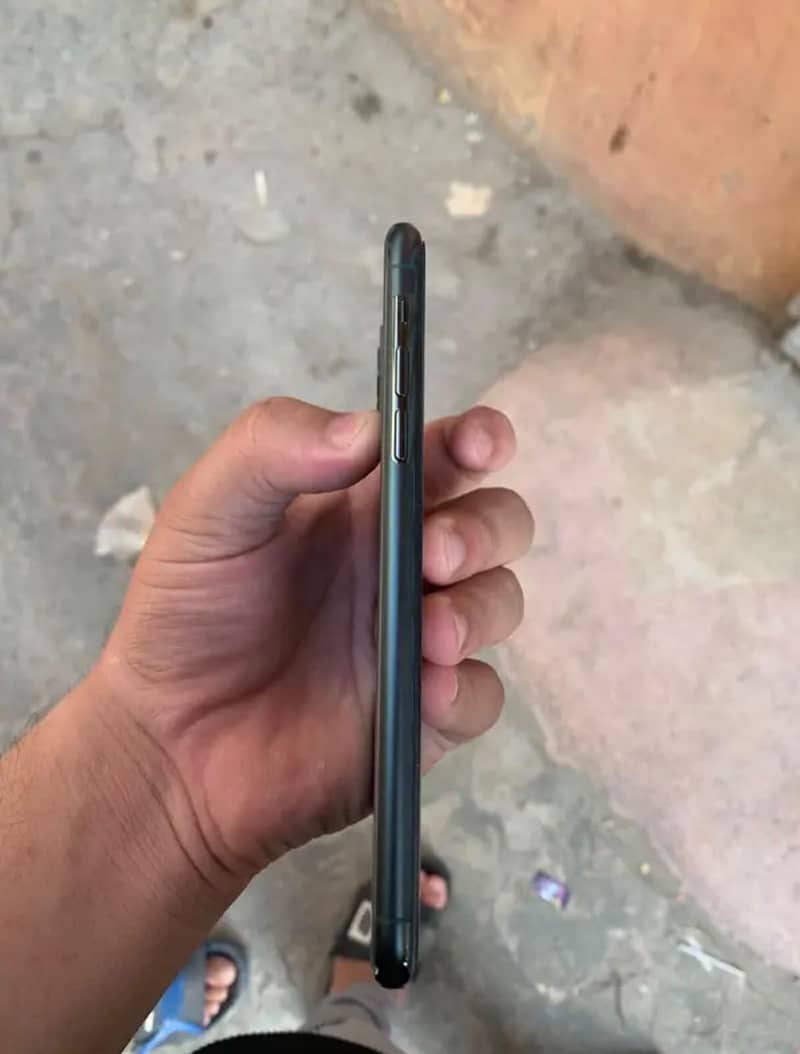 Apple iPhone 11 Pro Max 6
