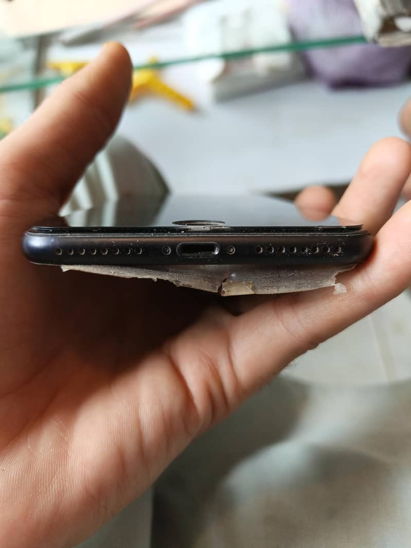 Apple iPhone 7 Plus 2