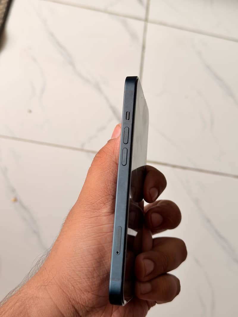 Apple iPhone 13 4