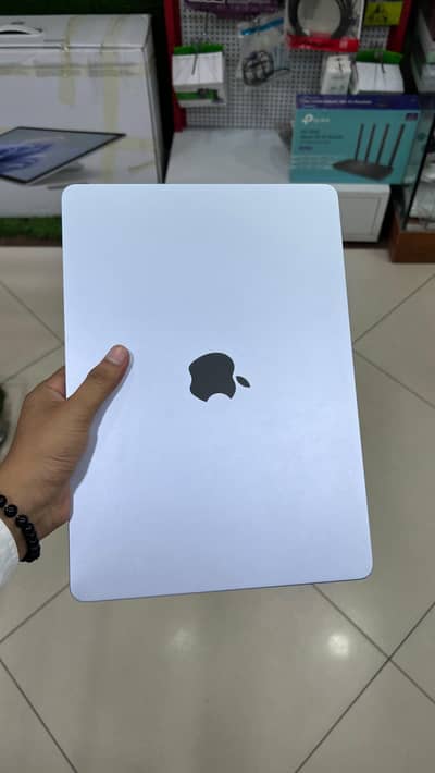 MacBook Air M4 (Only 14 Cycles used) Urgent Sell