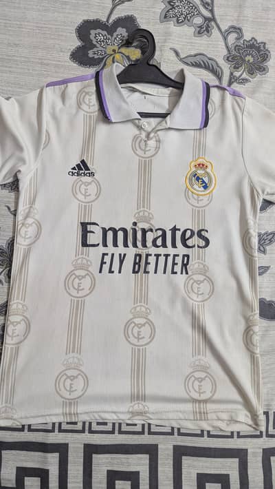 Real Madrid Special Edition football jersey/shirt. Benzema 9 M-L size.