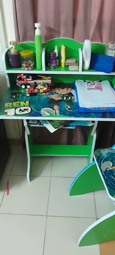Kids study table and chair