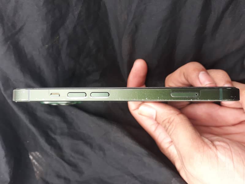 Apple iPhone 13 1