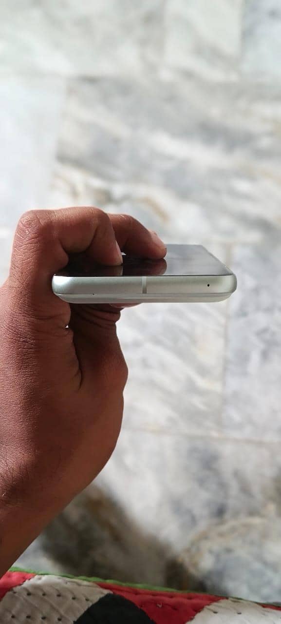 Google Pixel 8 2