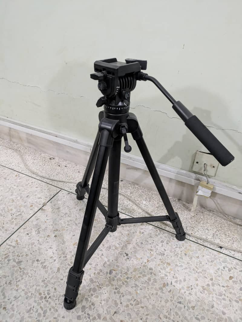 tripod 1