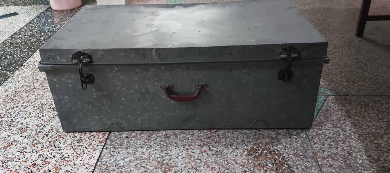 3 Trunk iron 1