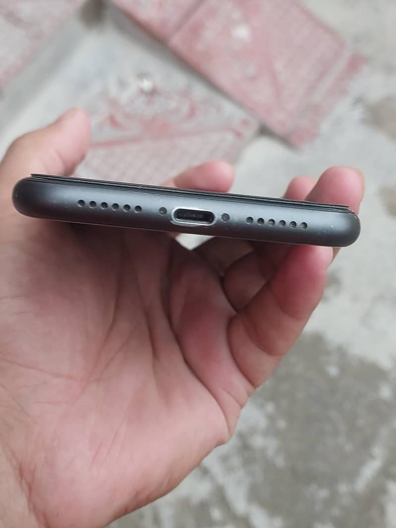Apple iPhone 11 3