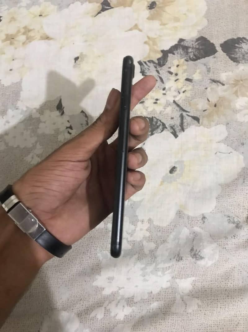 Apple iPhone 7 0