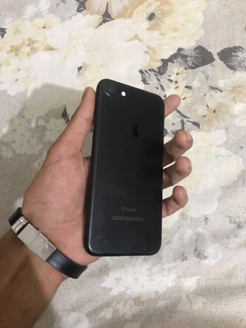 Apple iPhone 7 2