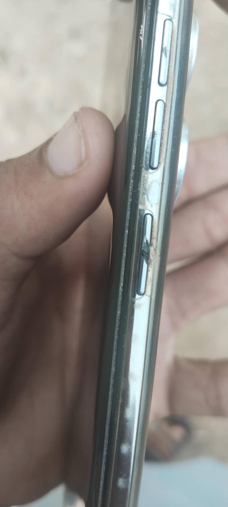 Tecno CAMON 40 Pro 1