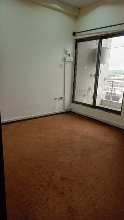 One bedroom unfurnished flat available for rent in E11 2