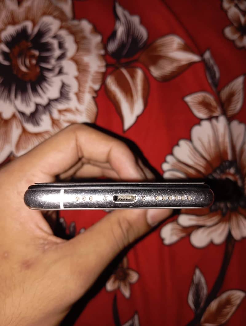 Apple iPhone 11 Pro 2