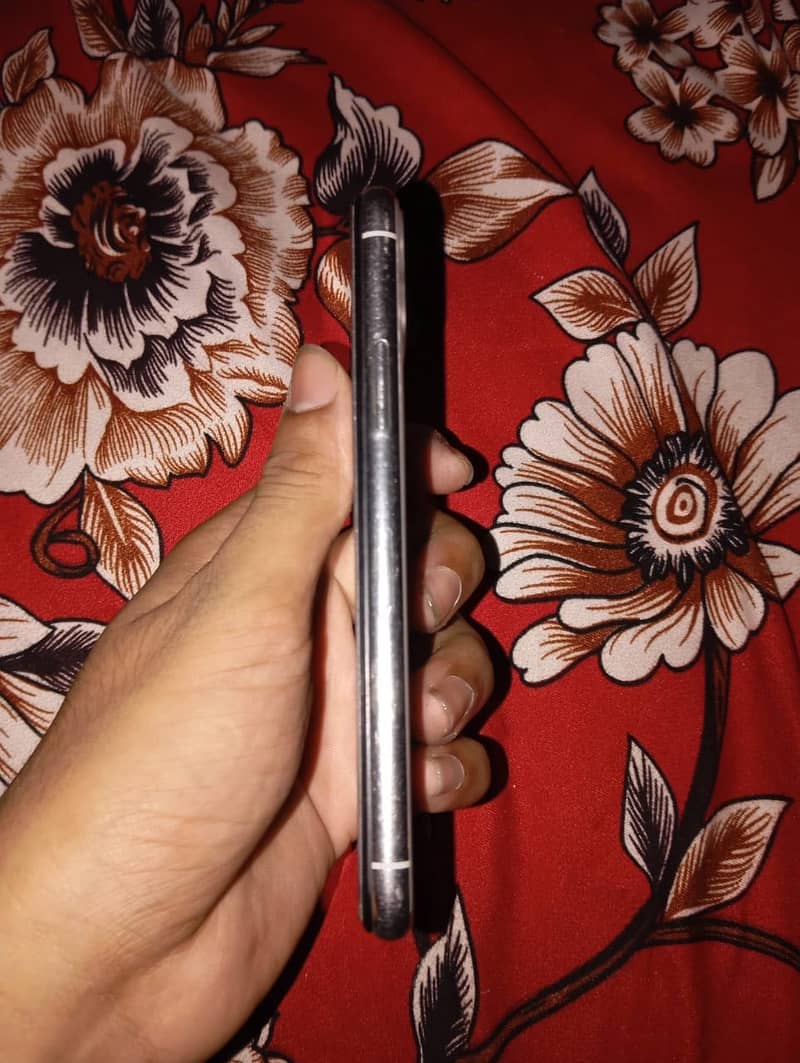 Apple iPhone 11 Pro 3