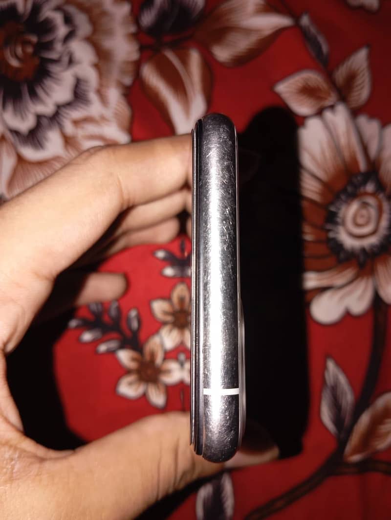 Apple iPhone 11 Pro 4