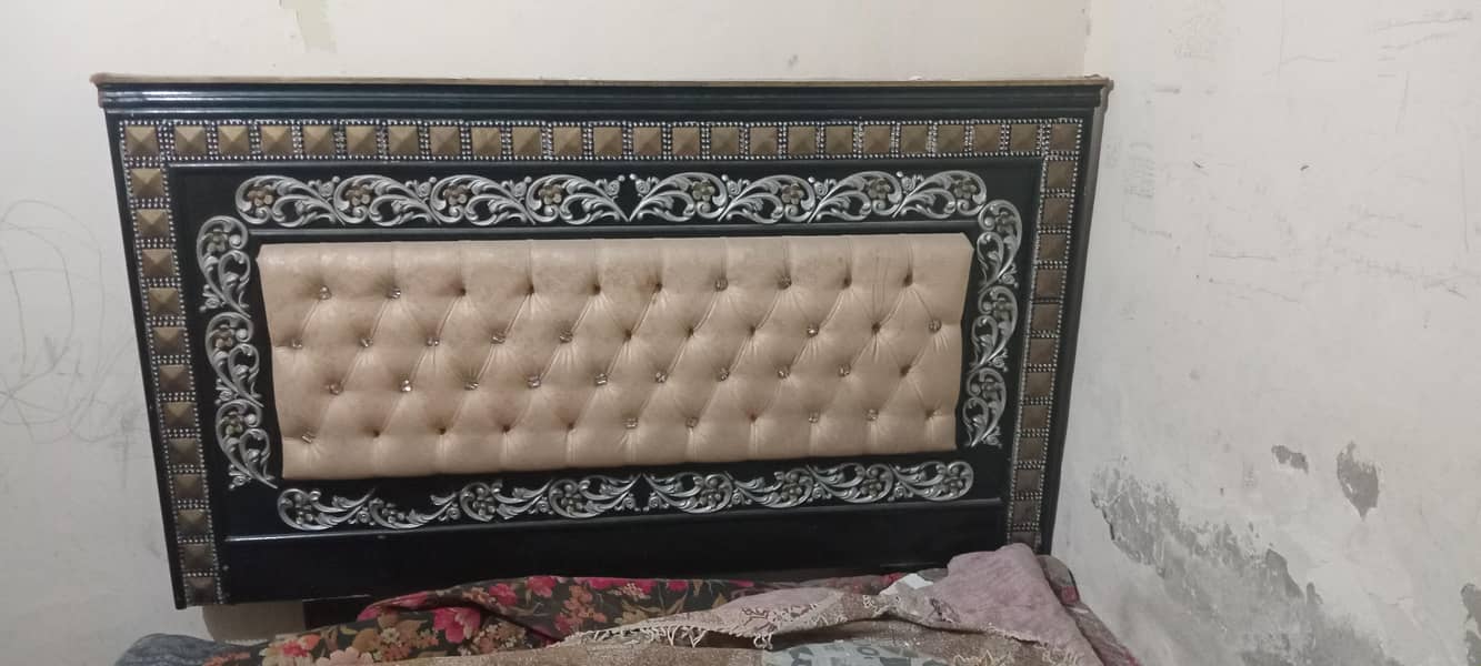 used bed & dressing table 0