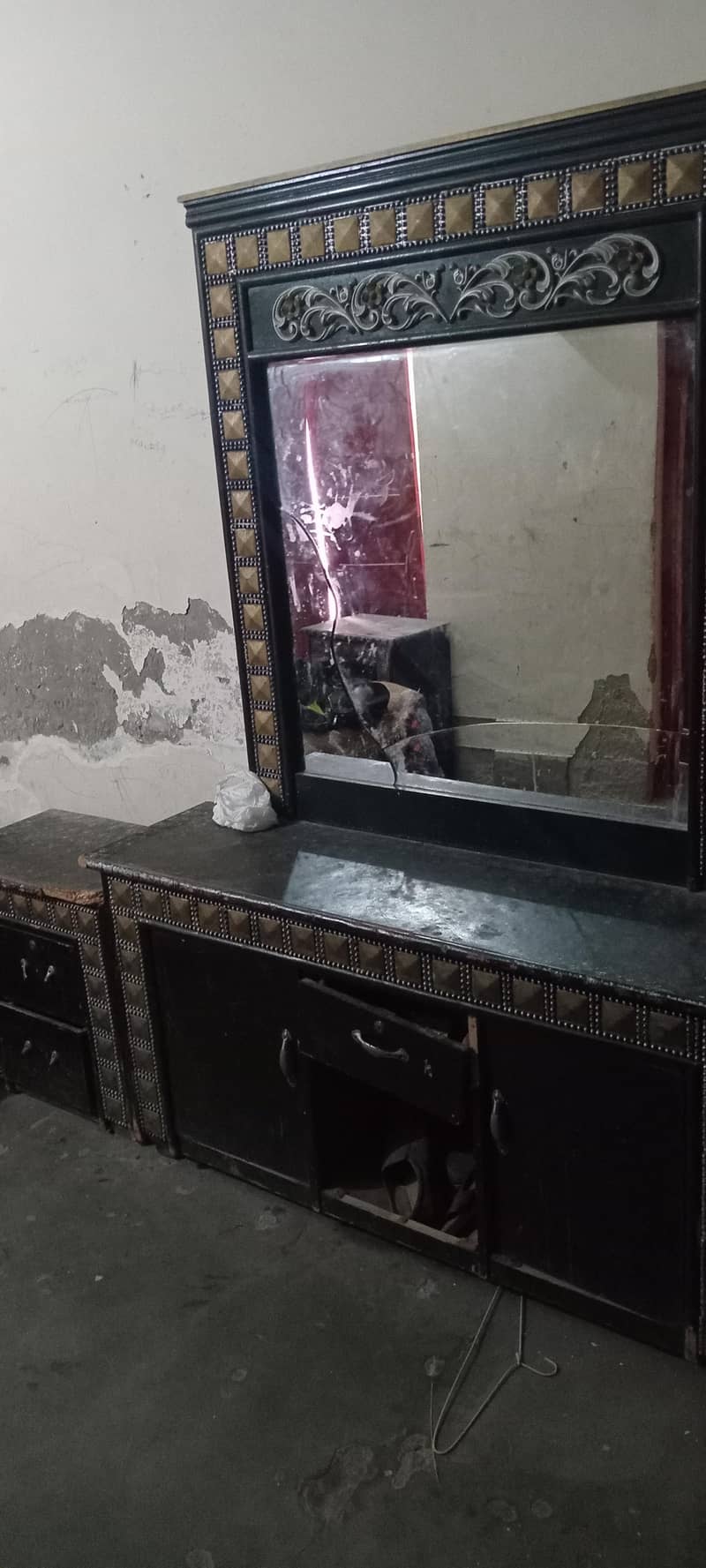 used bed & dressing table 3