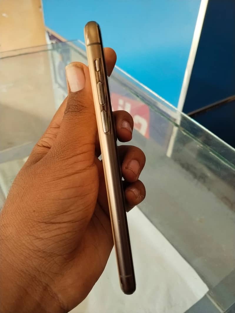 Apple iPhone 11 Pro 1