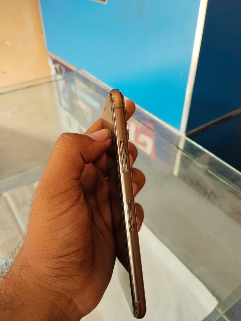 Apple iPhone 11 Pro 3