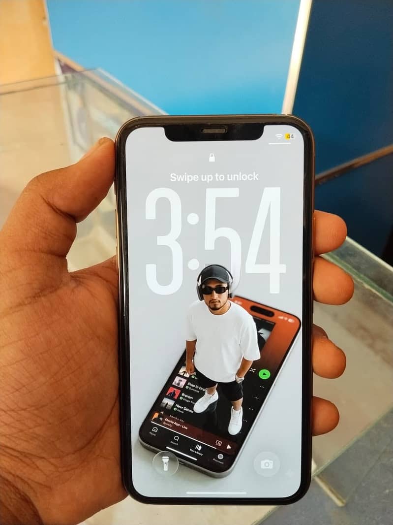 Apple iPhone 11 Pro 4