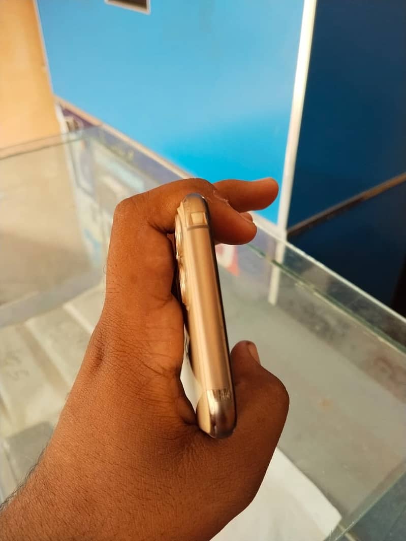 Apple iPhone 11 Pro 5