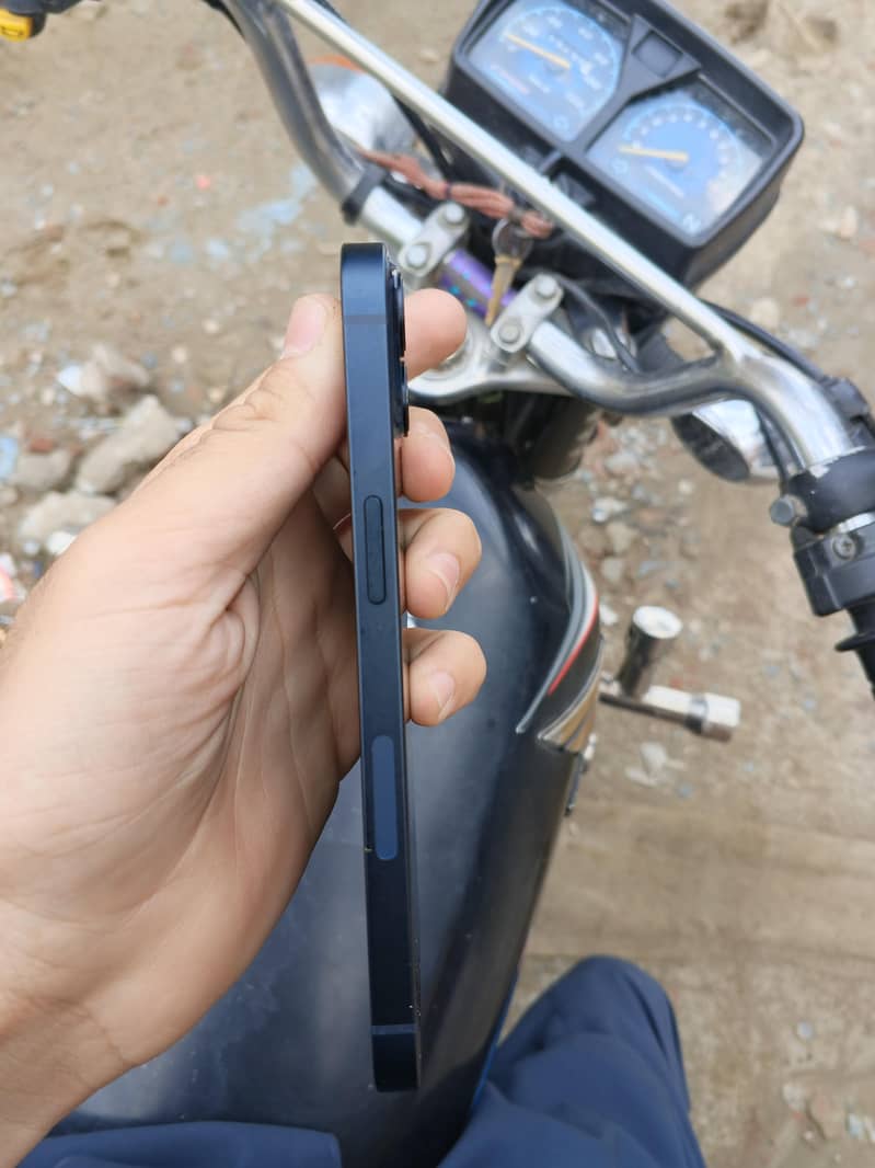 Apple iPhone 13 4
