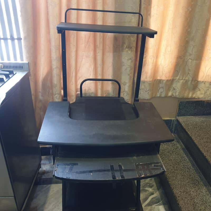Computer table 0