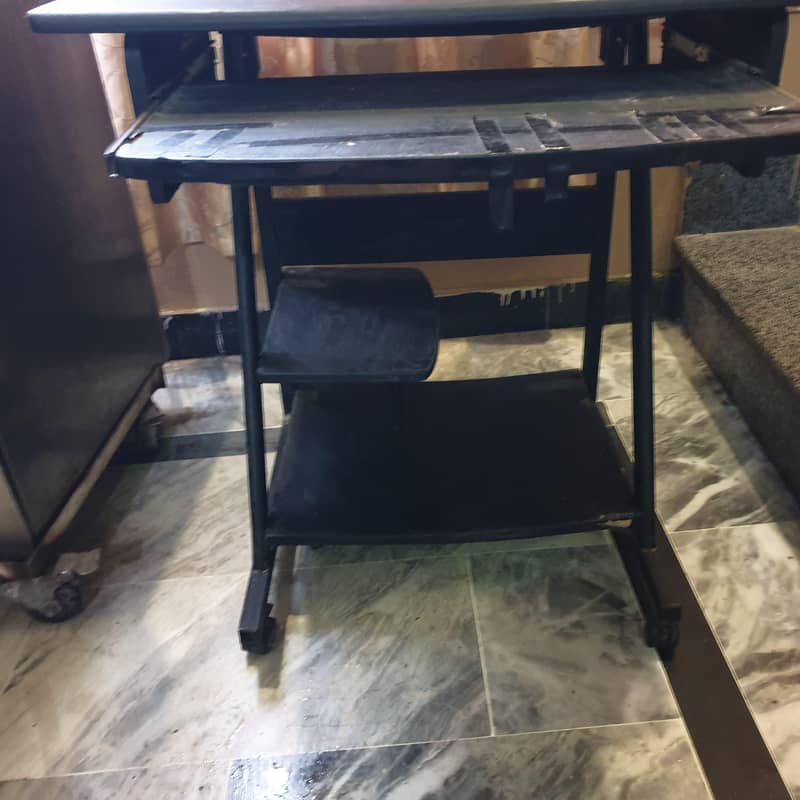 Computer table 1