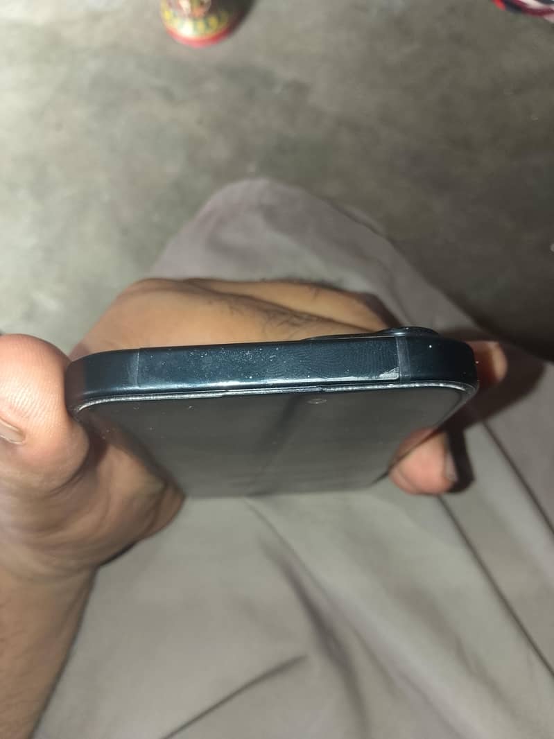 Apple iPhone 15 4