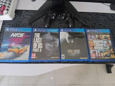 ps4 cds and controller in negotiable price (read discription)