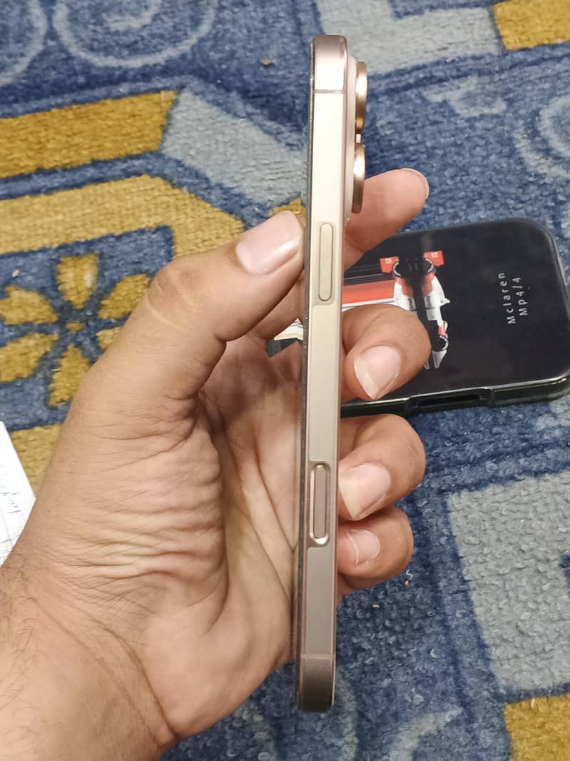 Apple iPhone 16 Pro Max 2