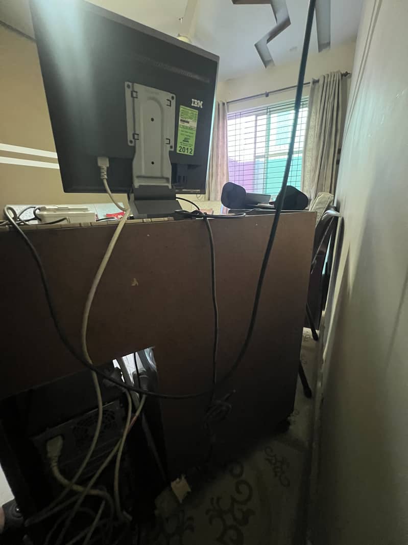 Computer with table 0