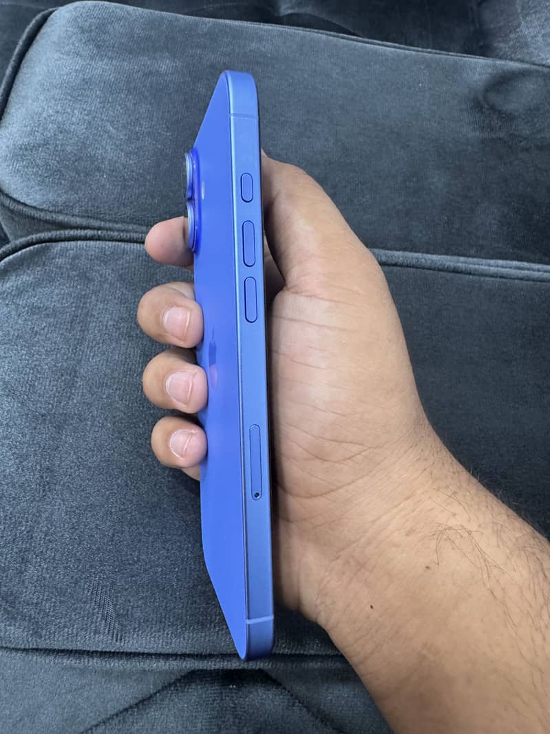 Iphone 16 plus sim locked 2