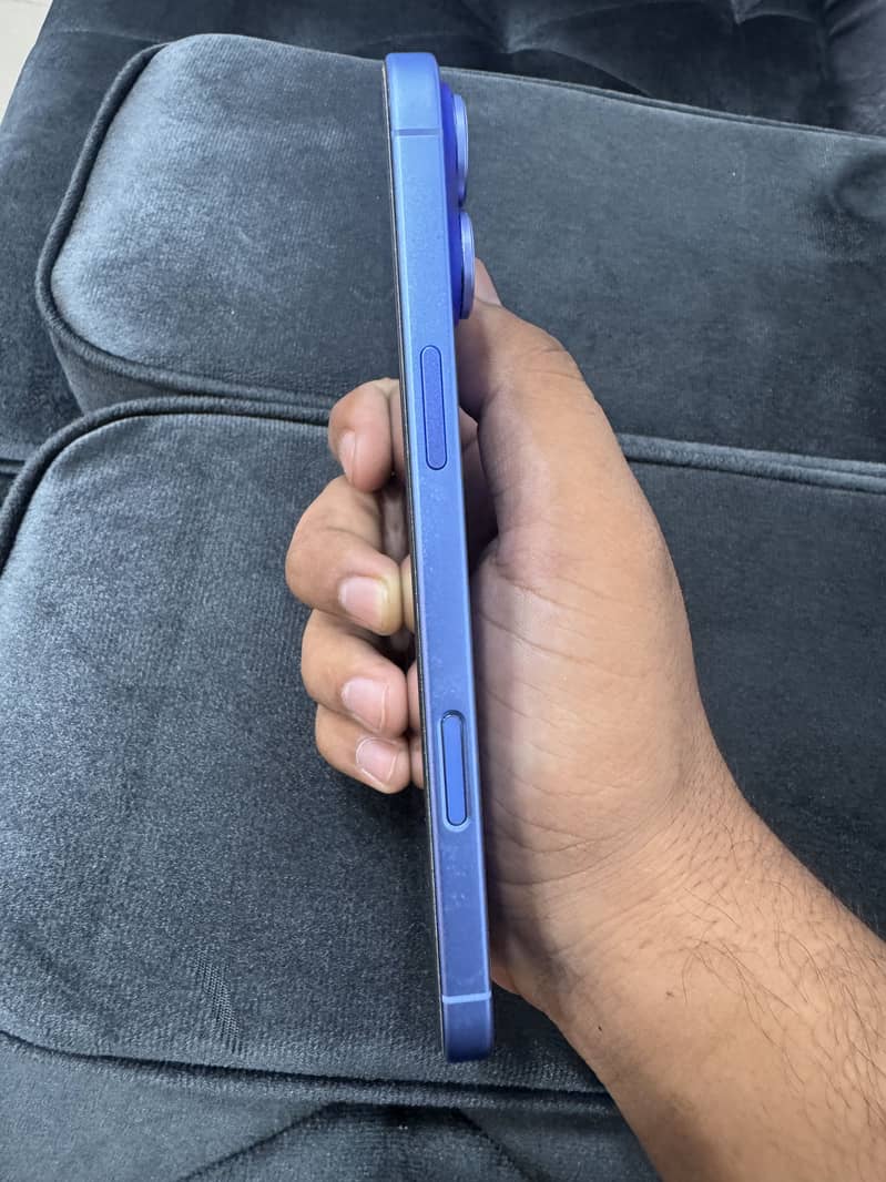 Iphone 16 plus sim locked 5