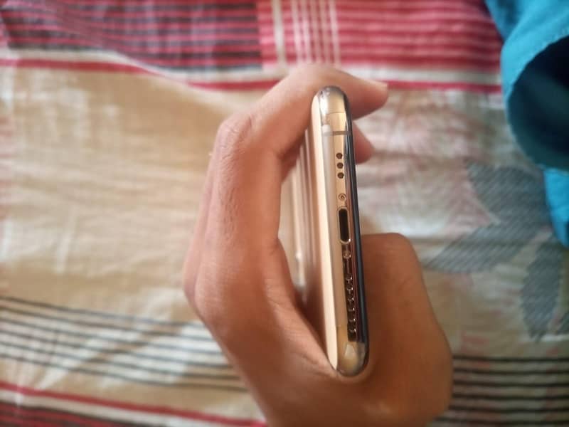iPhone 11 pro 4