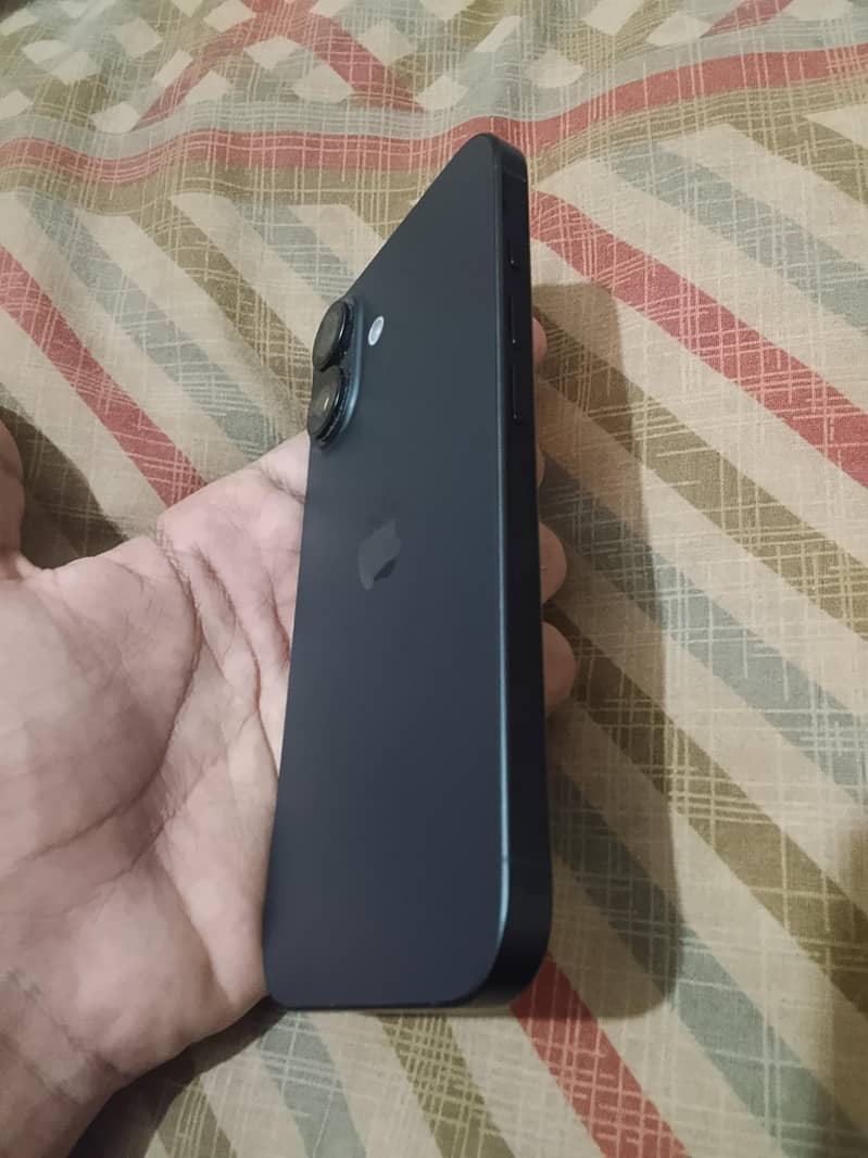 Apple iPhone 16 2