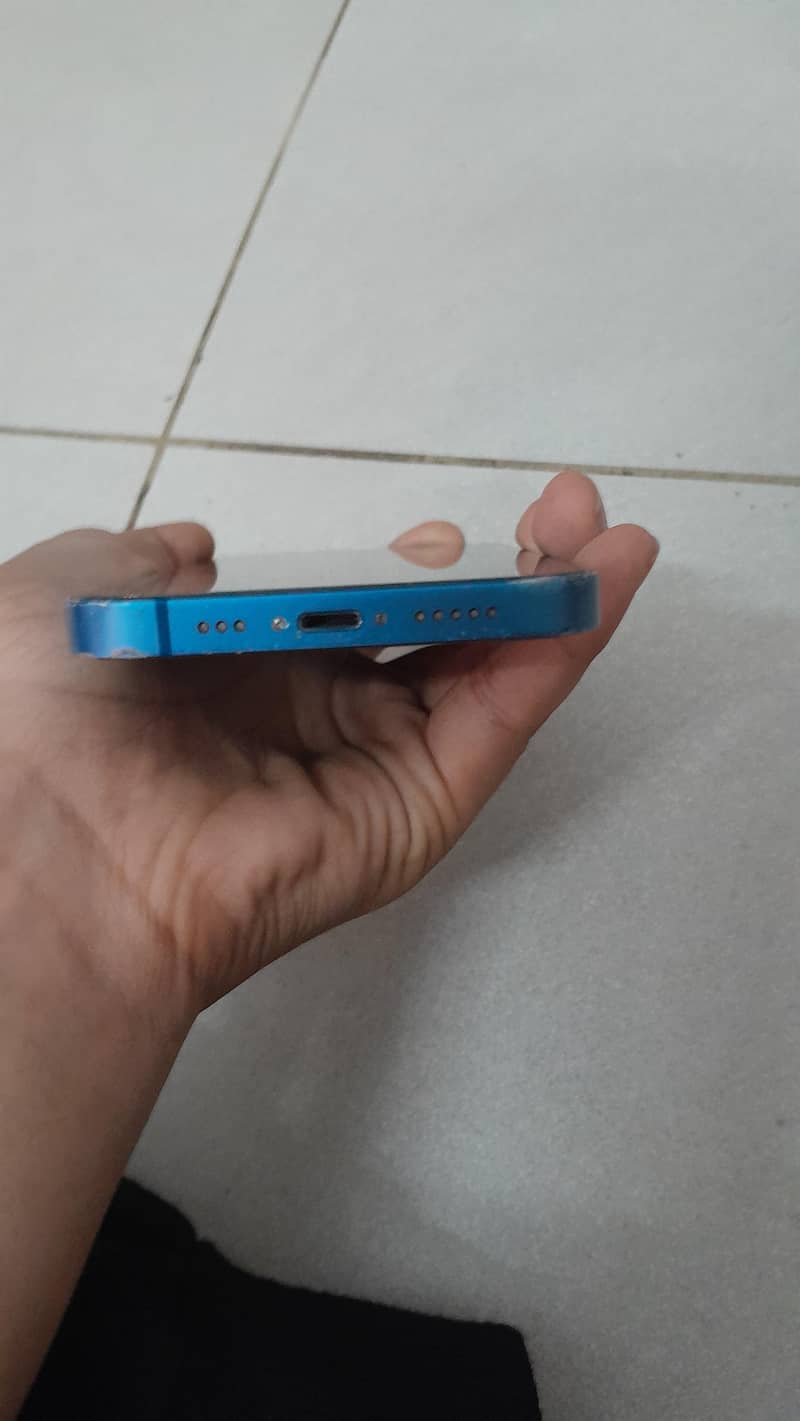Apple iPhone 13 2