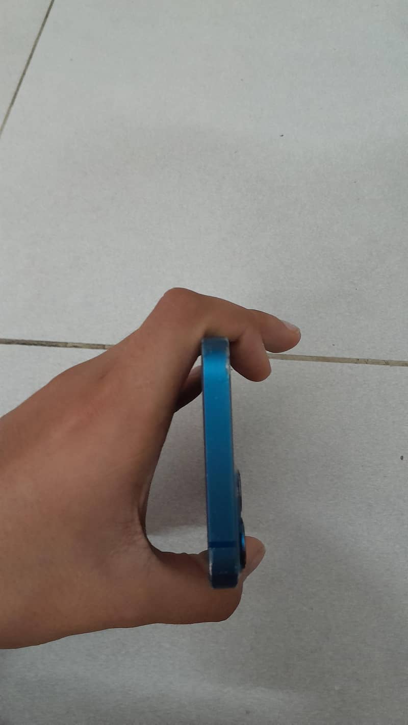 Apple iPhone 13 4