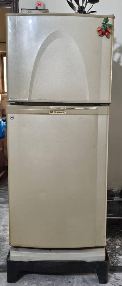 DAWLANCE REFRIGERATOR AND FREEZER FOR SALE IN GOOD CONDITION