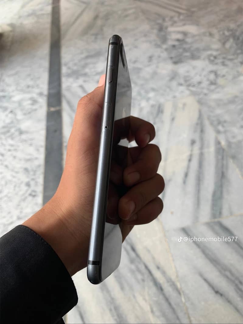 Apple iPhone 8 Plus 1