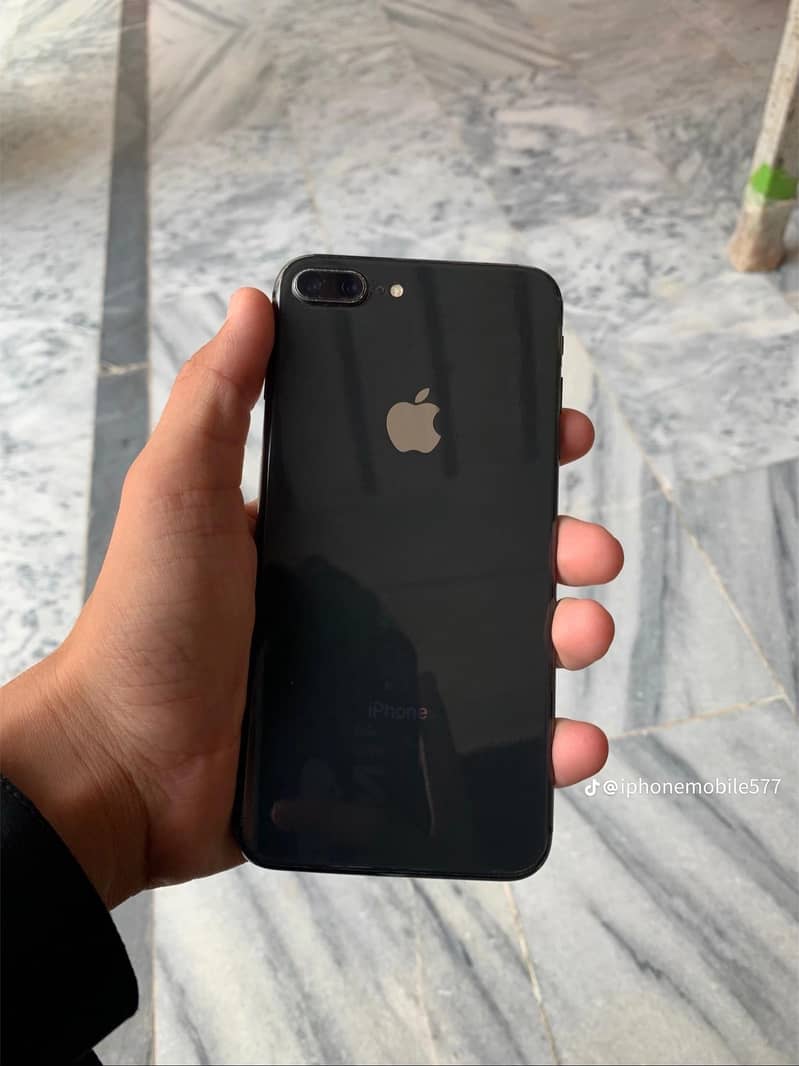 Apple iPhone 8 Plus 3