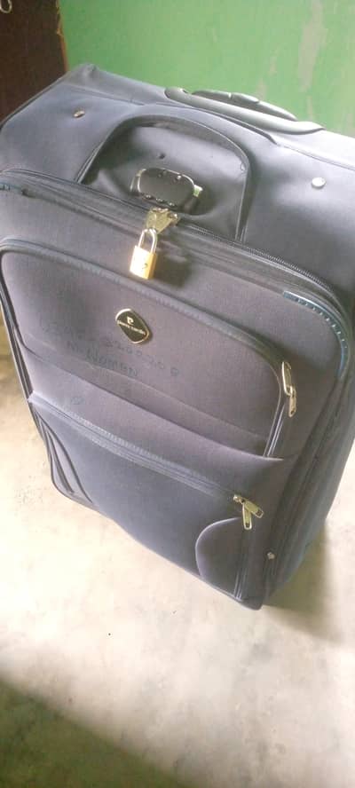 Attachi suitcase